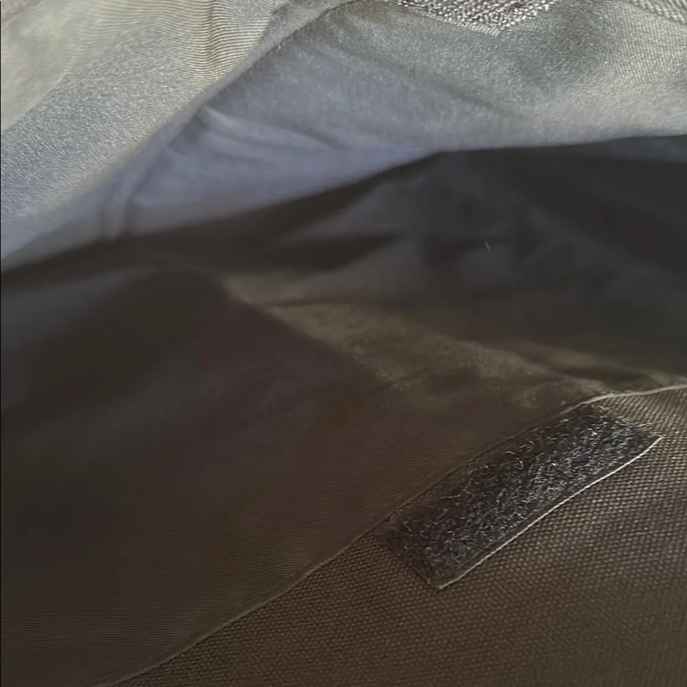 Targus Black and Gray unisex Messenger Bag with Adjustable Strap